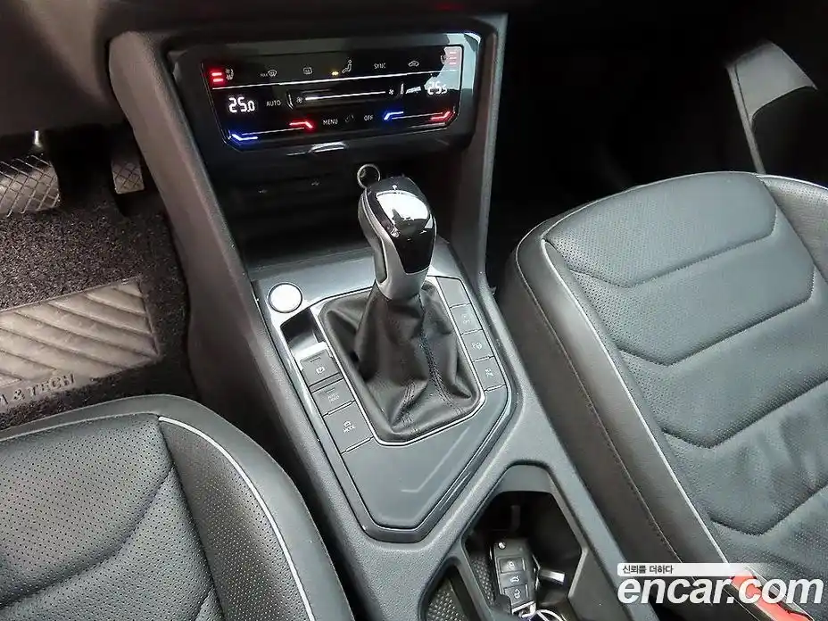 Volkswagen Tiguan 2023 2.0 гидро в Москве № 169165, фото 10