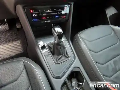 Volkswagen Tiguan 2023 2.0 гидро в Москве № 169165, миниатюра 10