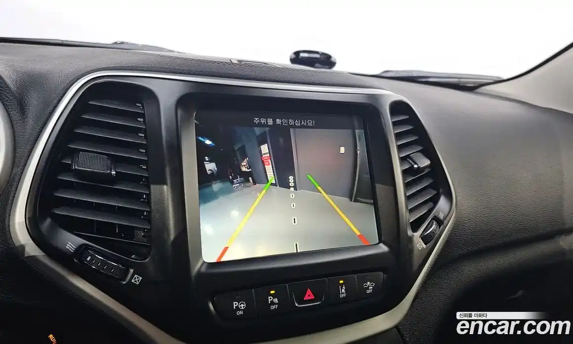 Jeep Cherokee 2017 2.4 гидро в Москве № 169782, фото 16