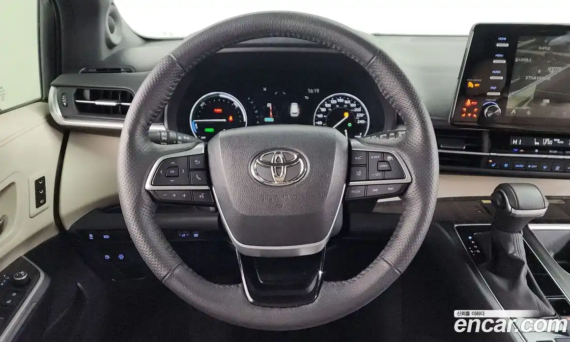 Toyota Sienna 2023 2.5 гидро в Москве № 170129, фото 13