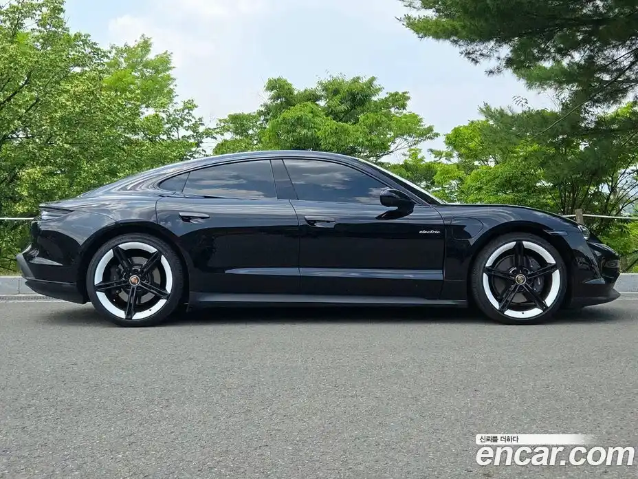 Porsche Taycan 2022 1.0 гидро в Москве № 197198, фото 4