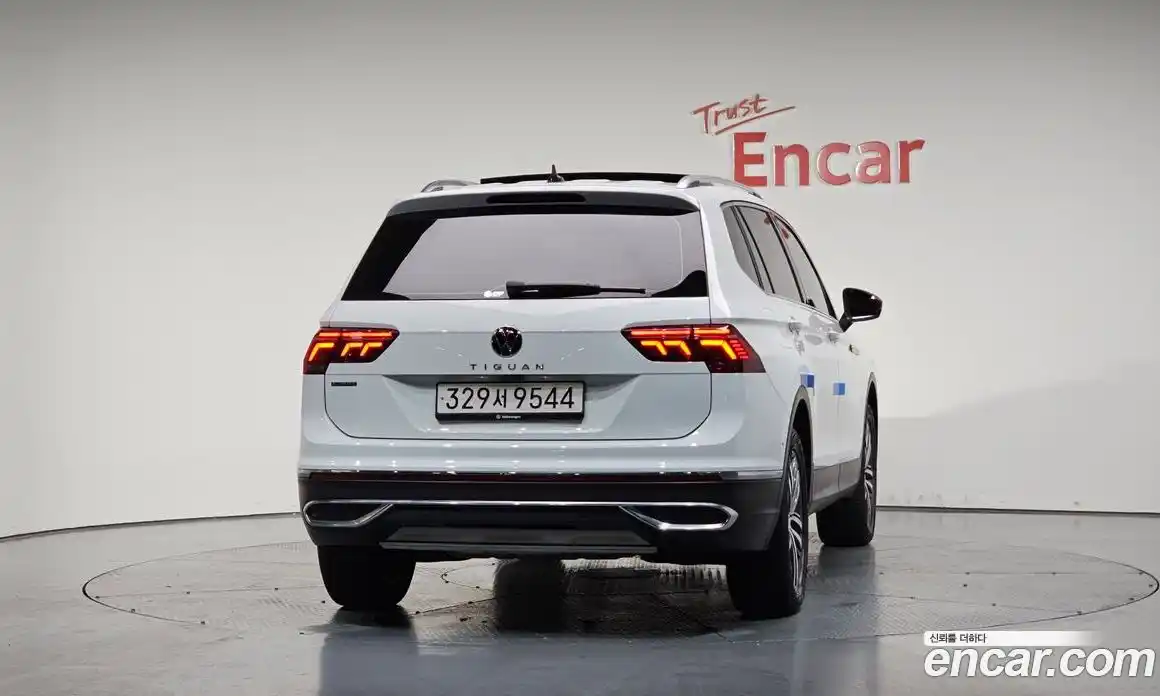 Volkswagen Tiguan 2023 2.0 гидро в Москве № 198997, фото 3