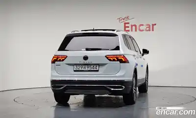 Volkswagen Tiguan 2023 2.0 гидро в Москве № 198997, миниатюра 3