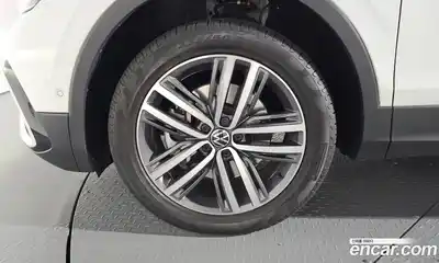 Volkswagen Tiguan 2023 2.0 гидро в Москве № 198997, миниатюра 4