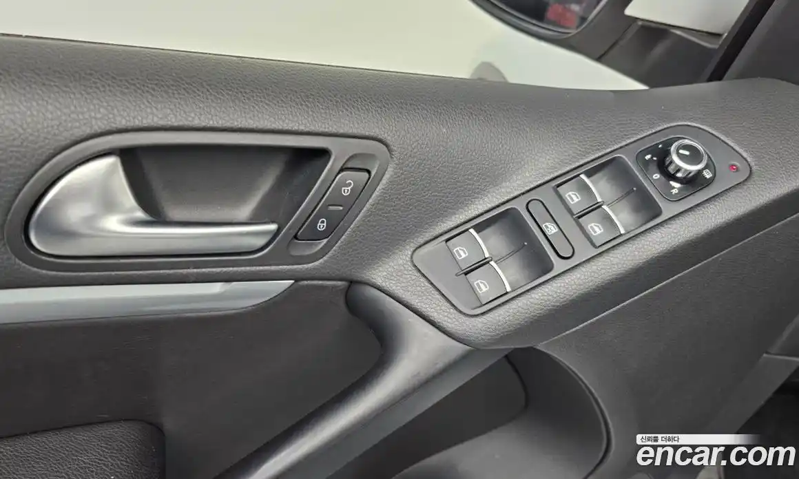 Volkswagen Tiguan 2015 2.0 гидро в Москве № 199307, фото 16
