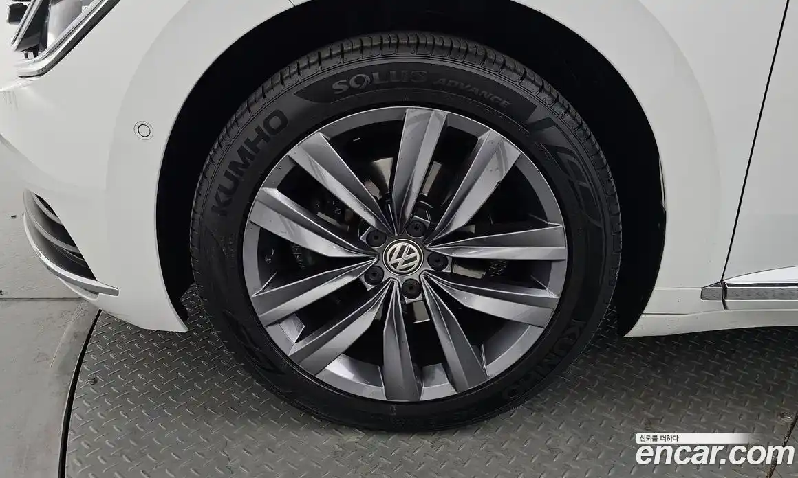 Volkswagen Arteon 2018 2.0 гидро в Москве № 215158, фото 4