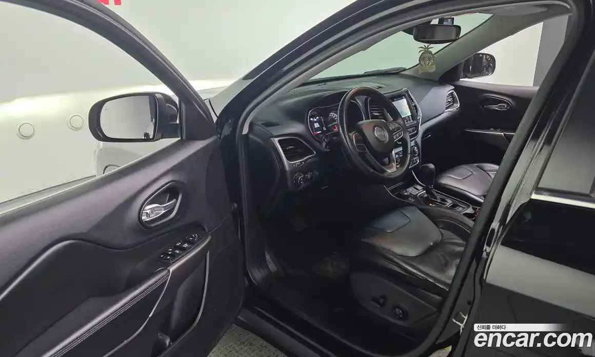 Jeep Cherokee 2018 2.4 гидро в Москве № 232756, фото 11