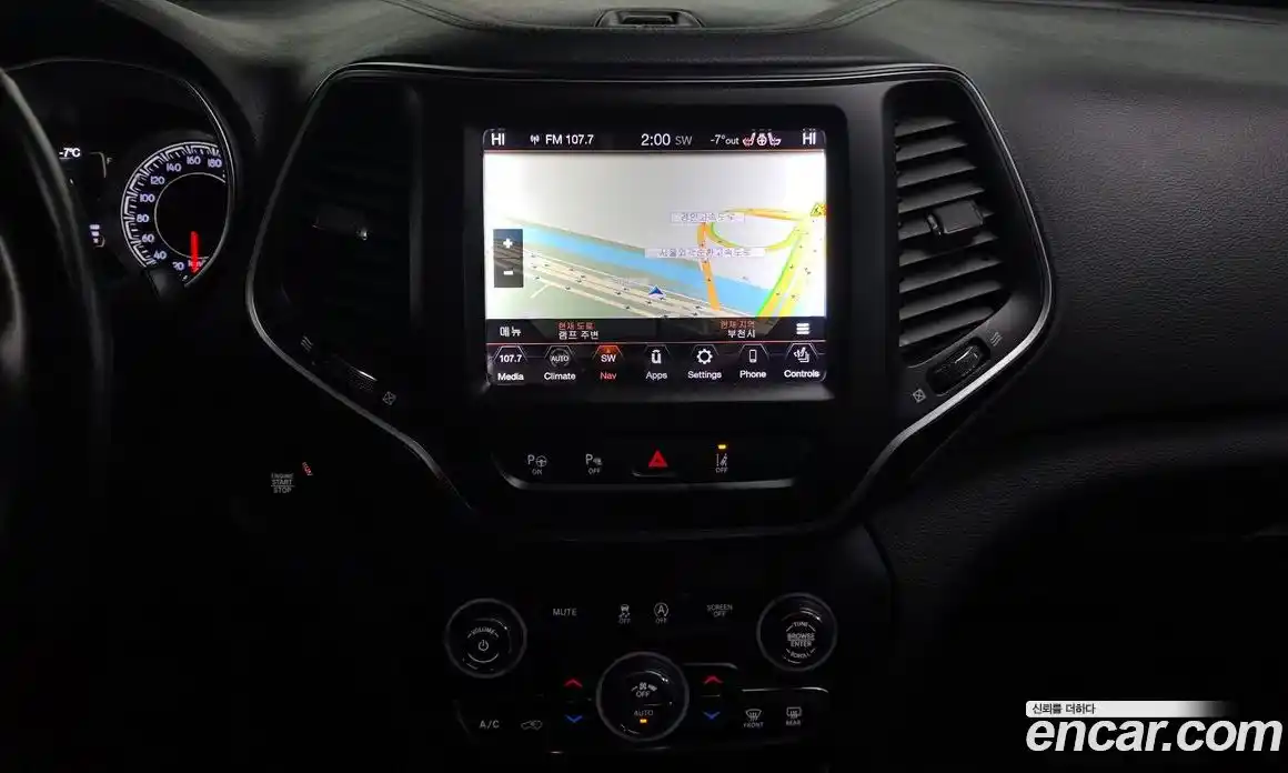 Jeep Cherokee 2018 2.4 гидро в Москве № 232756, фото 14