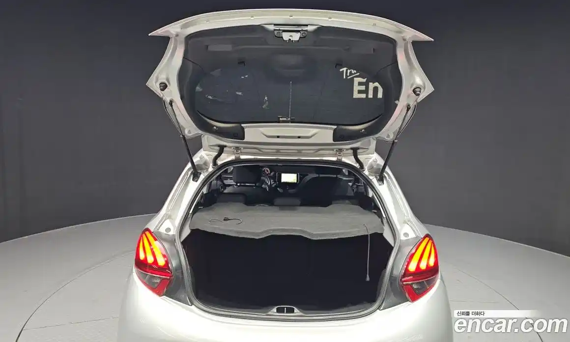 Peugeot 208 2018 1.6 гидро в Москве № 258797, фото 20