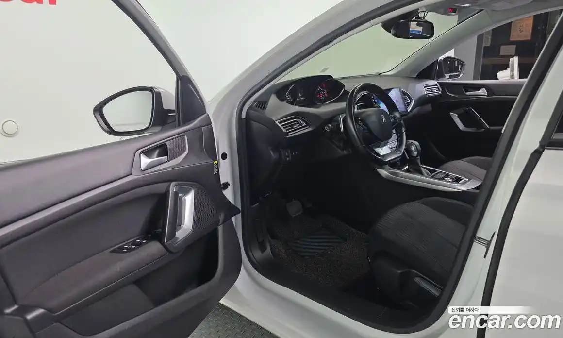 Peugeot 308 2015 1.6 гидро в Москве № 259172, фото 10