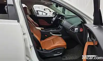 Jaguar F-Pace 2017 2.0 гидро в Москве № 335831, миниатюра 11