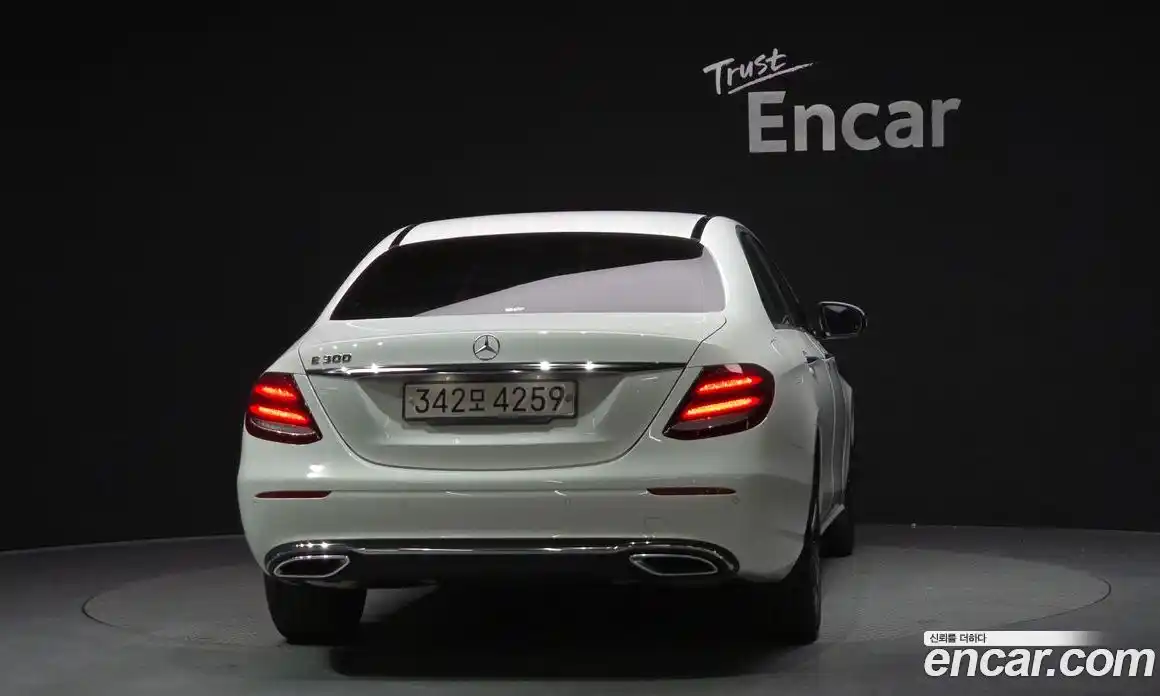 Mercedes-Benz E-Class 2020 2.0 гидро, фото 4