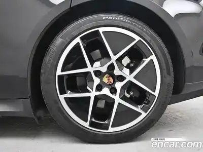 Porsche Taycan 2024 гидро в Москве № 374511, миниатюра 5