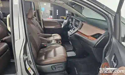 Toyota Sienna 2018 3.5 гидро в Москве № 384044, миниатюра 11