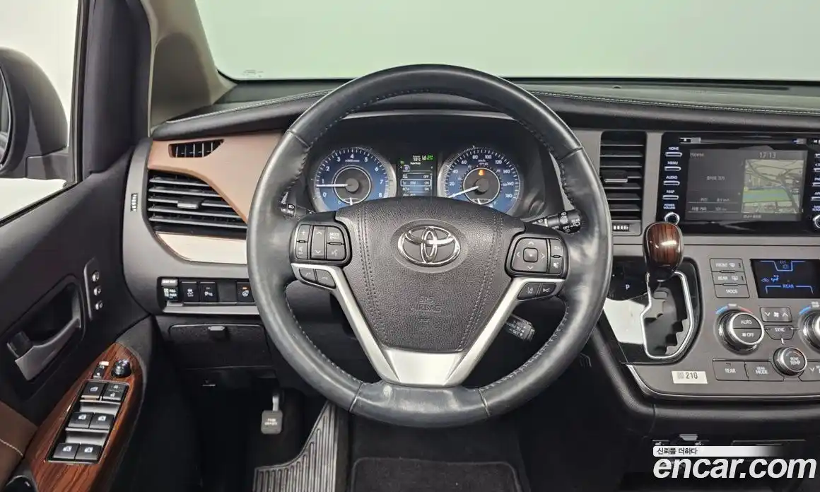 Toyota Sienna 2018 3.5 гидро в Москве № 384044, фото 13