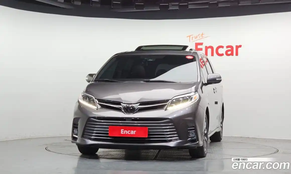 Toyota Sienna 2018 3.5 гидро в Москве № 384044, фото 3