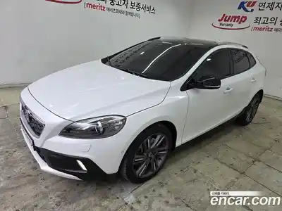 Volvo V40, 2015