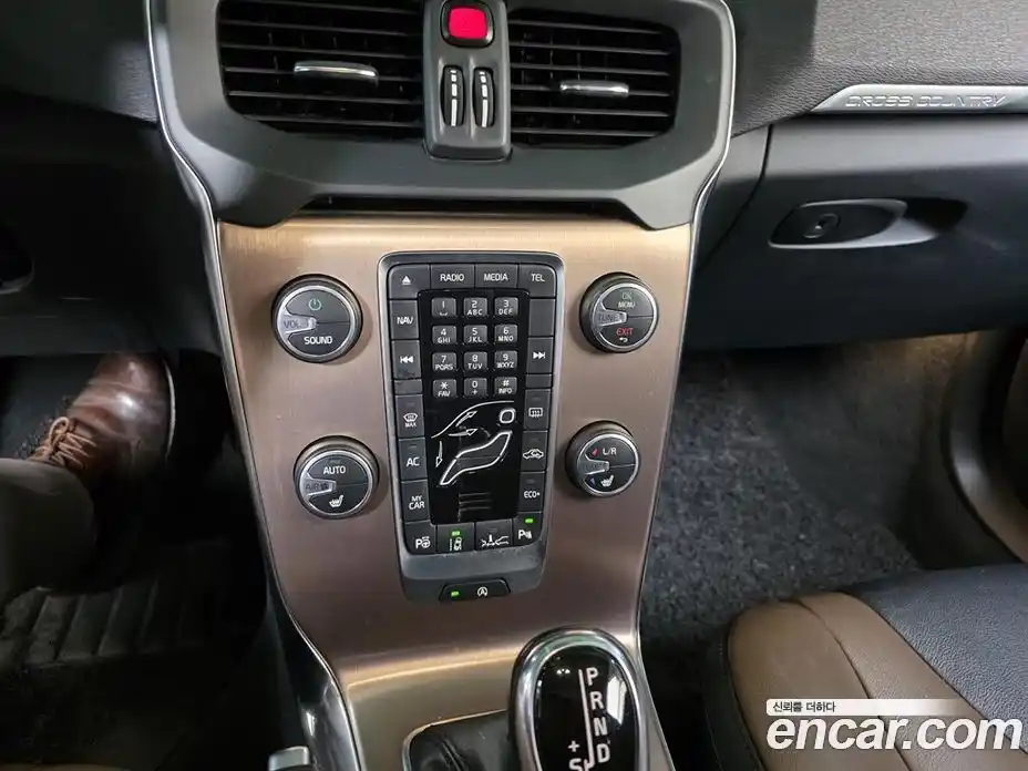 Volvo V40 2015 2.0 гидро в Москве № 593940, фото 15
