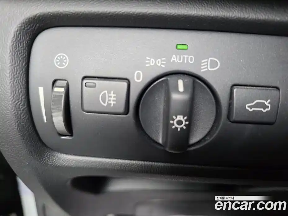 Volvo V40 2015 2.0 гидро в Москве № 593940, фото 16