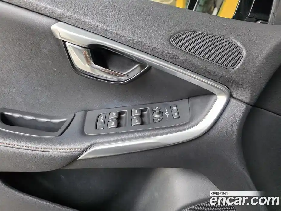 Volvo V40 2015 2.0 гидро в Москве № 593940, фото 17