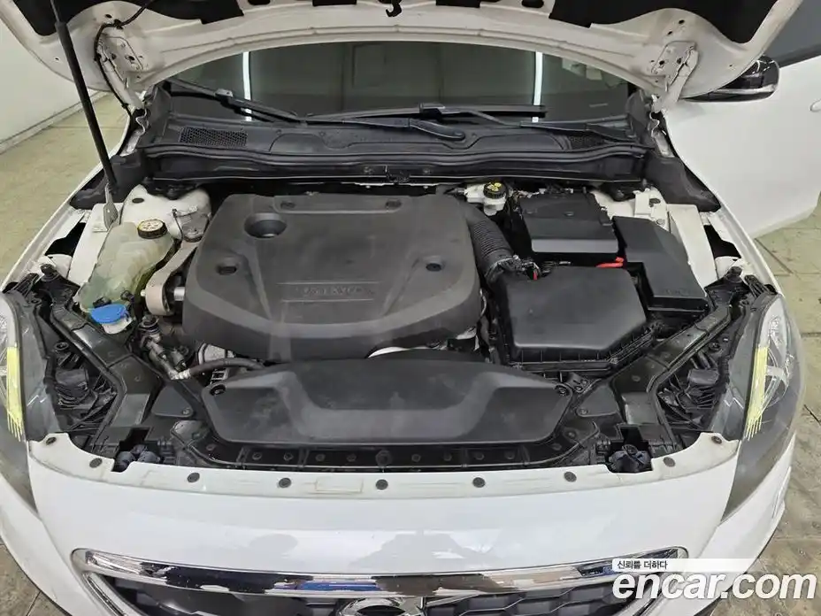 Volvo V40 2015 2.0 гидро в Москве № 593940, фото 8