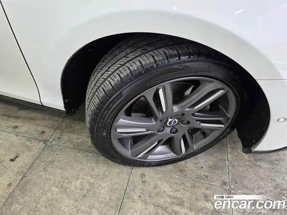 Volvo V40 2015 2.0 гидро в Москве № 593940, фото 9