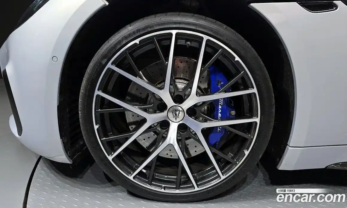 Maserati Gran Cabrio 2024 3.0 гидро в Москве № 610587, фото 5