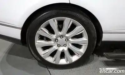 Land Rover Range-Rover 2017 4.4 гидро в Москве № 627640, миниатюра 4