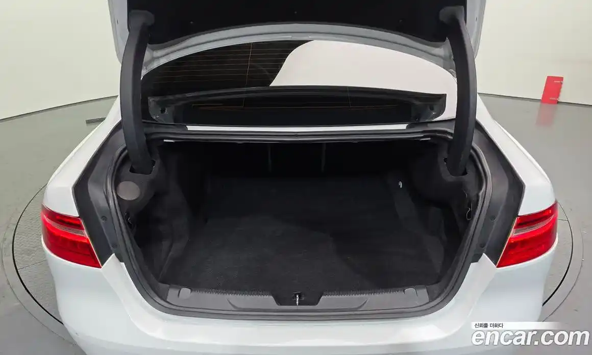 Jaguar XE 2017 2.0 гидро в Москве № 757982, фото 20