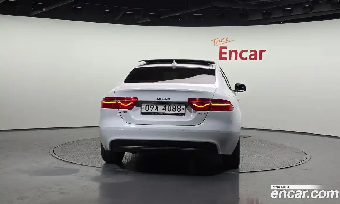 Jaguar XE 2017 2.0 гидро в Москве № 757982, фото 4