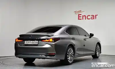 Lexus ES, 2021