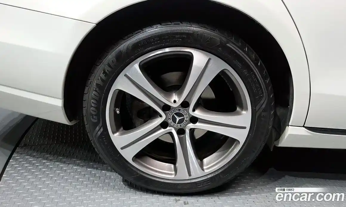 Mercedes-Benz E-Class 2017 2.0 гидро в Москве № 969864, фото 5