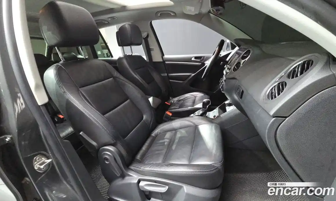Volkswagen Tiguan 2015 2.0 гидро в Москве № 976069, фото 11