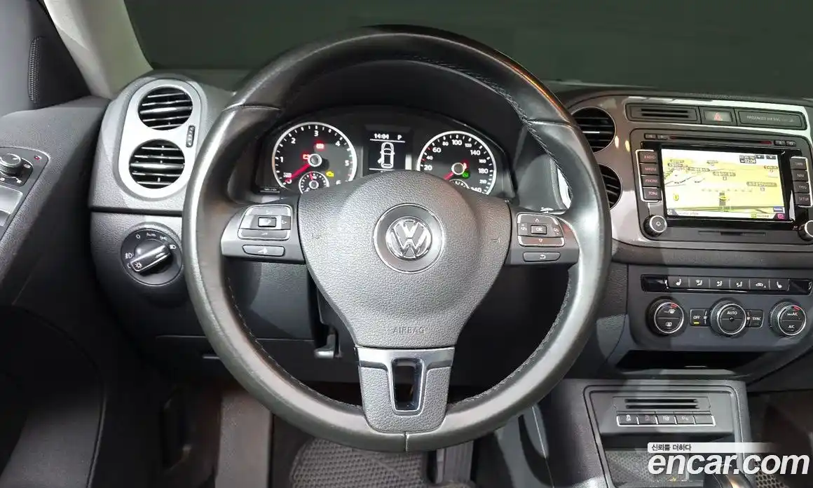 Volkswagen Tiguan 2015 2.0 гидро в Москве № 976069, фото 13