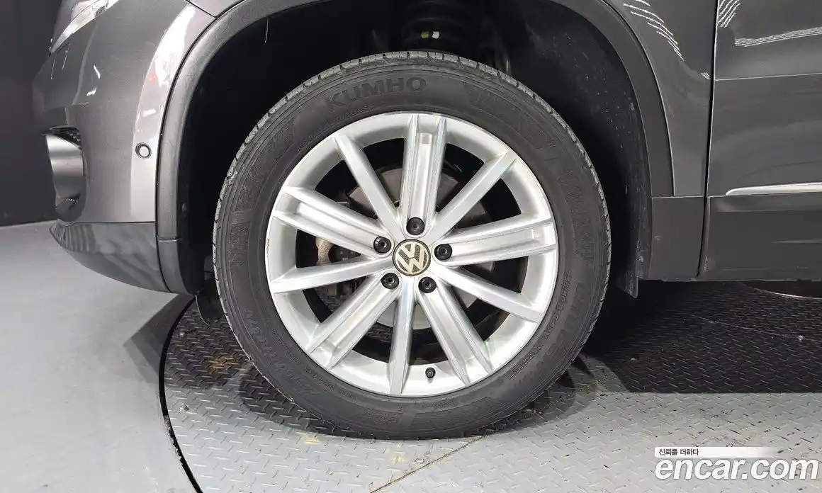 Volkswagen Tiguan 2015 2.0 гидро в Москве № 976069, фото 5