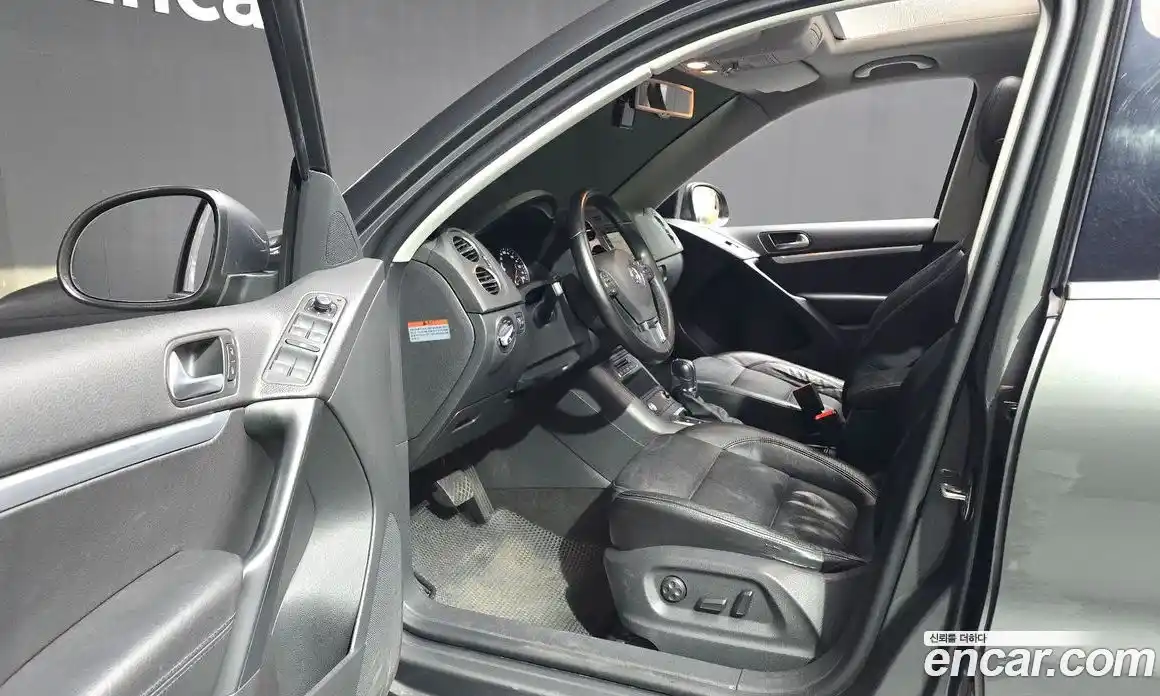 Volkswagen Tiguan 2015 2.0 гидро в Москве № 976069, фото 10