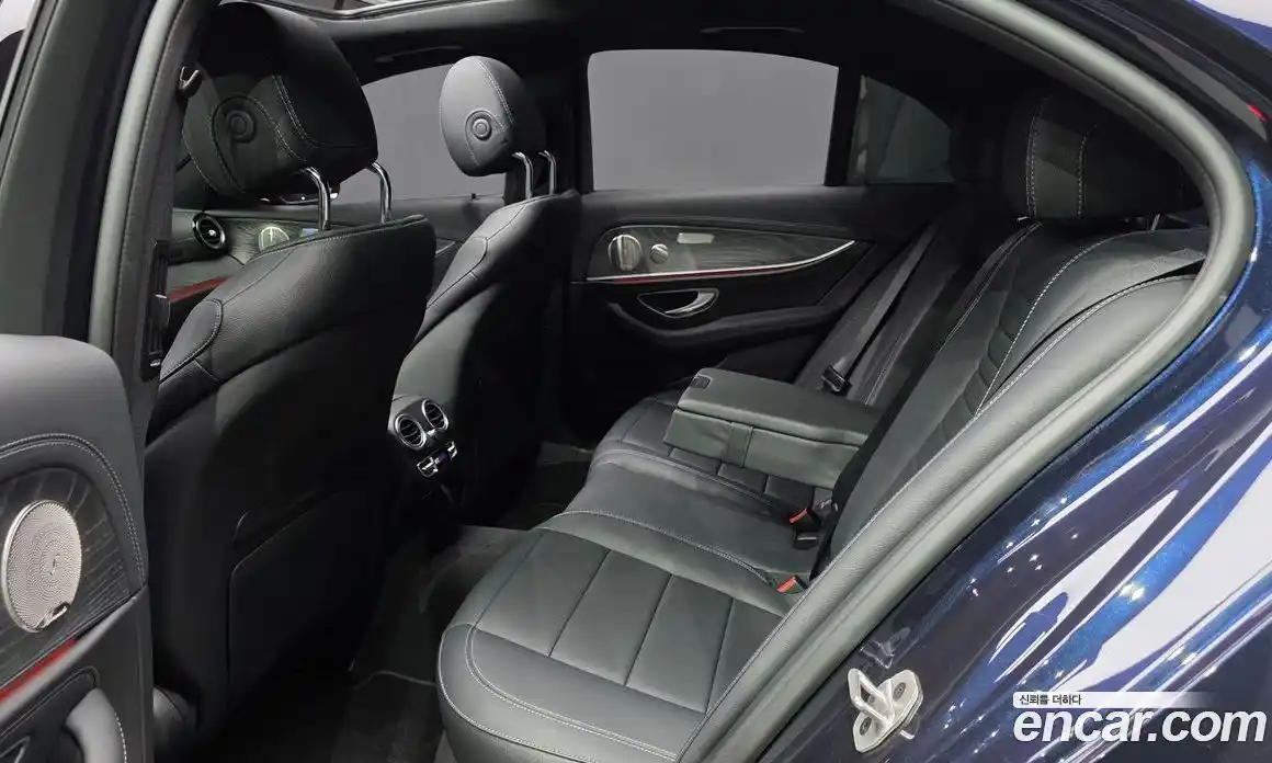 Mercedes-Benz E-Class 2023 2.0 гидро, фото 11