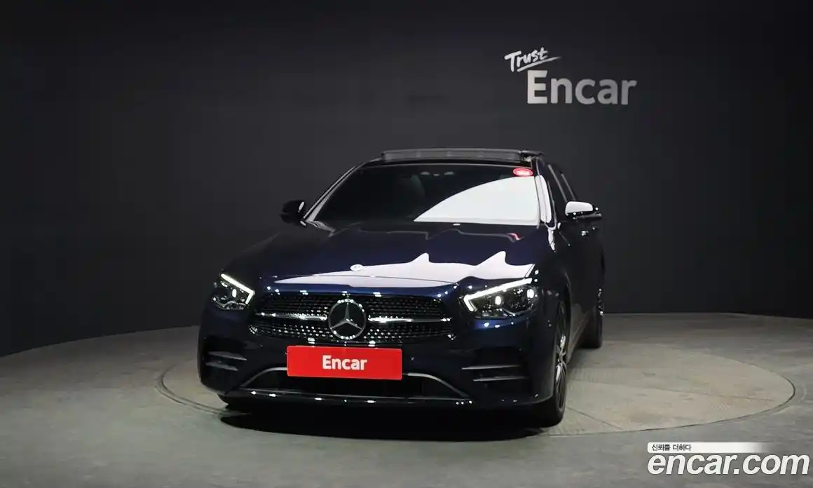 Mercedes-Benz E-Class 2023 2.0 гидро, фото 3
