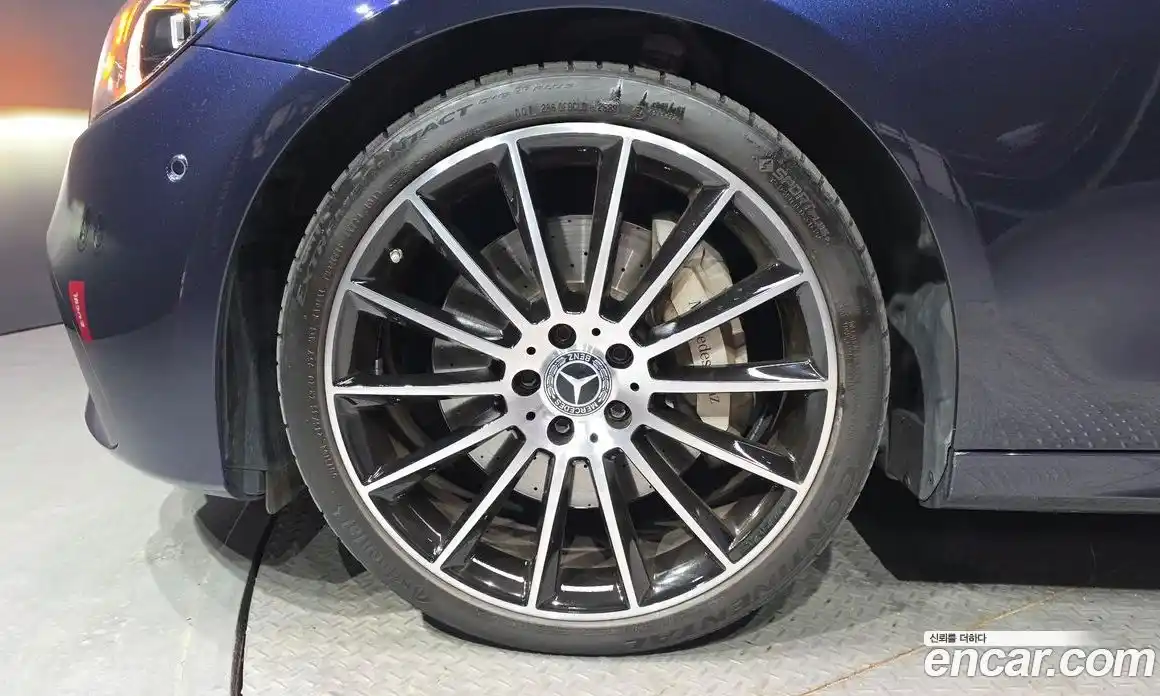 Mercedes-Benz E-Class 2023 2.0 гидро, фото 5