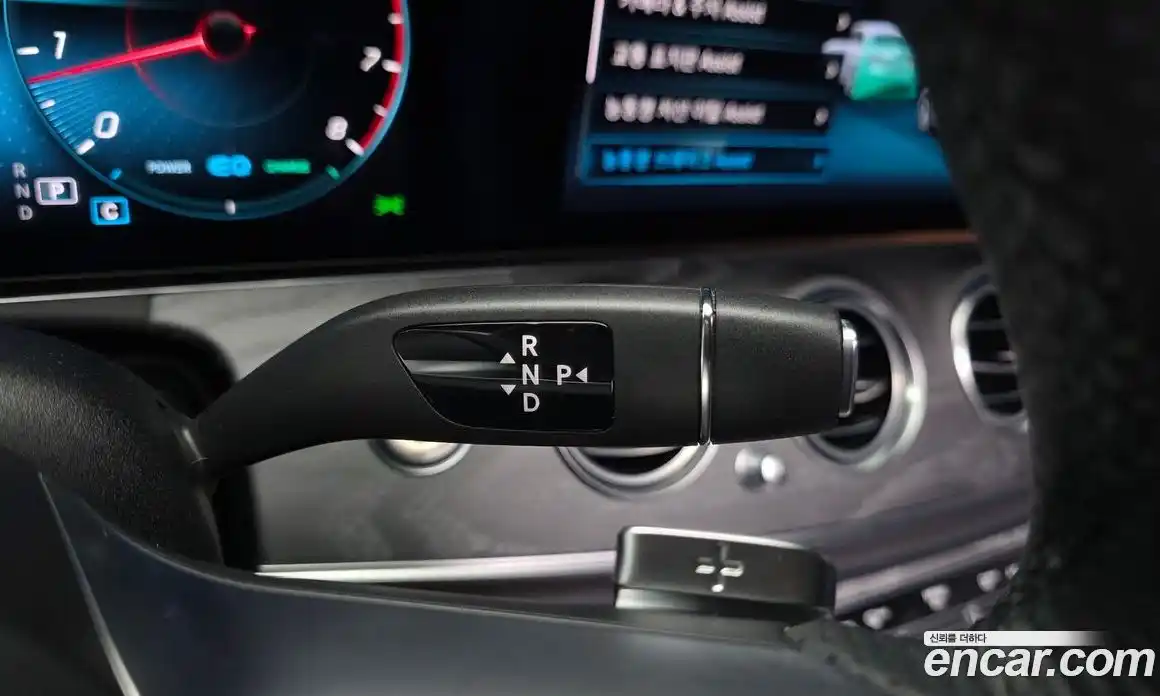 Mercedes-Benz E-Class 2023 2.0 гидро, фото 9