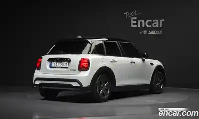 Mini Cooper 2023 1.5 гидро в Москве № 1013776, миниатюра 2