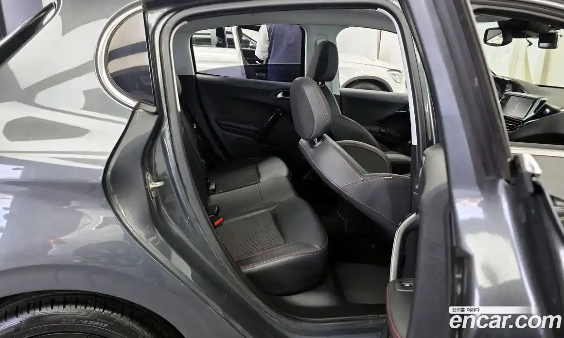 Peugeot 208 2016 1.6 гидро в Москве № 1015822, фото 12