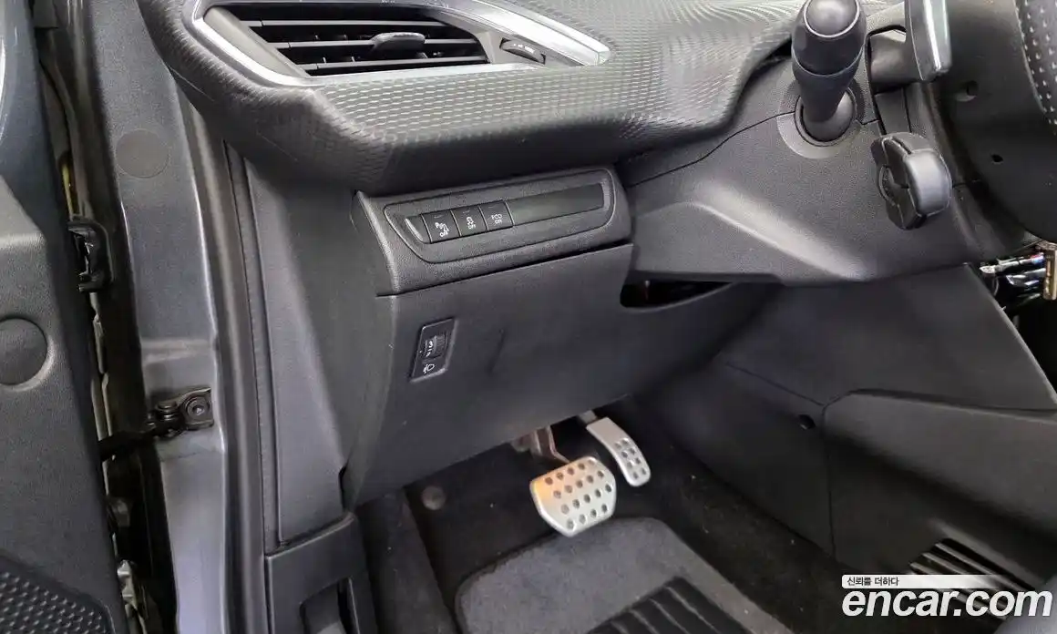 Peugeot 208 2016 1.6 гидро в Москве № 1015822, фото 17