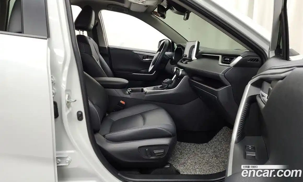 Toyota RAV4 2024 2.5 гидро в Москве № 170173, фото 11