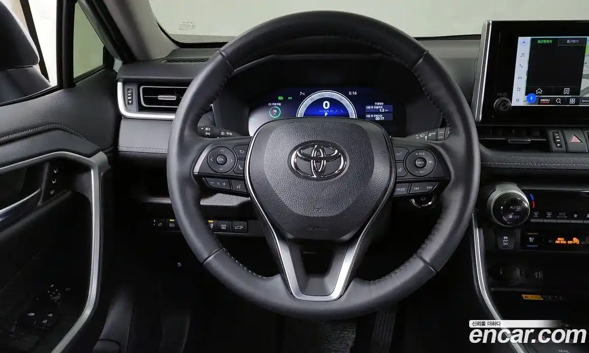 Toyota RAV4 2024 2.5 гидро в Москве № 170173, фото 13