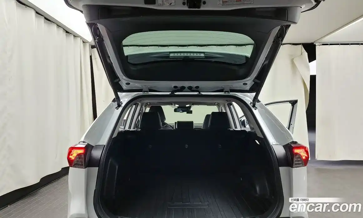 Toyota RAV4 2024 2.5 гидро в Москве № 170173, фото 20