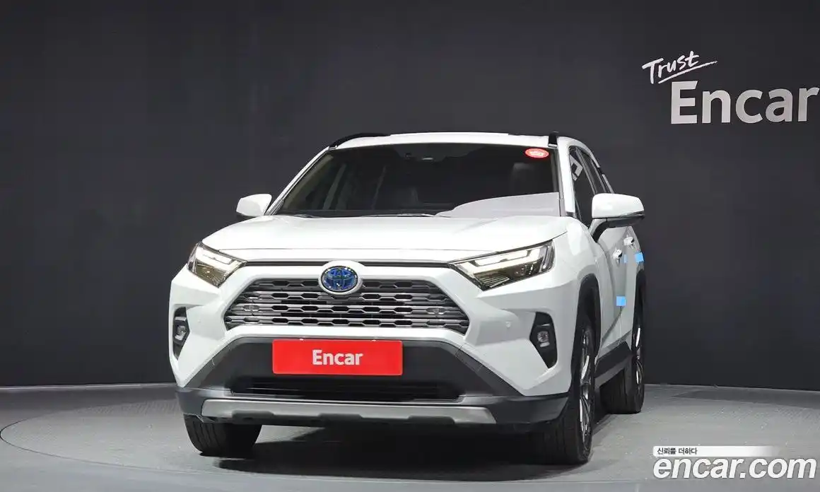 Toyota RAV4 2024 2.5 гидро в Москве № 170173, фото 3