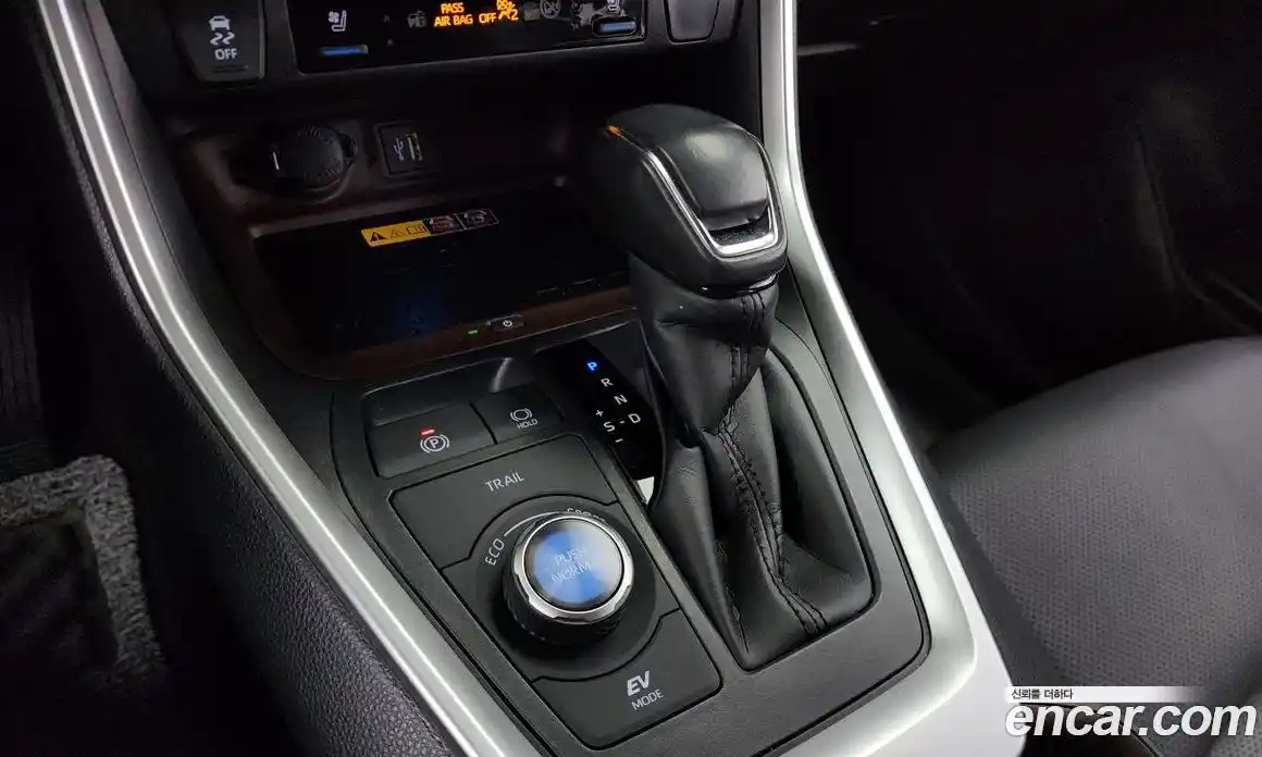 Toyota RAV4 2024 2.5 гидро в Москве № 170173, фото 9
