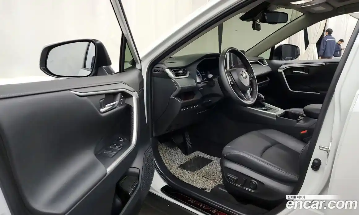 Toyota RAV4 2024 2.5 гидро в Москве № 170173, фото 10
