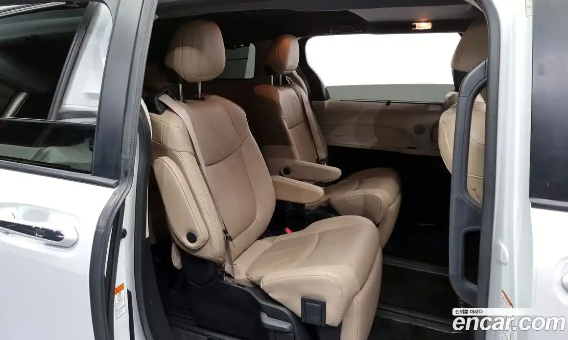 Toyota Sienna 2023 2.5 гидро в Москве № 170240, фото 12